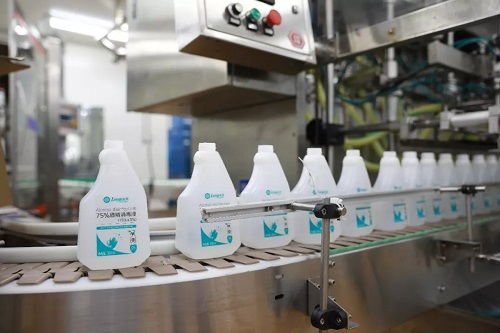 隆力奇供應75%酒精消毒液與洗手液，辦公防護用品一應俱全